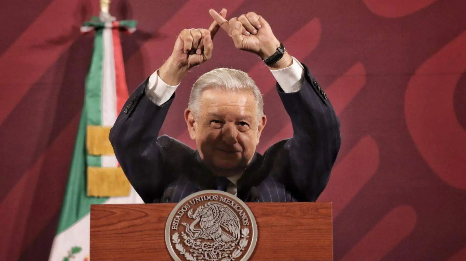 INE ordena modificar dos mañaneras por violencia política de género de AMLO contra Xóchitl Gálvez